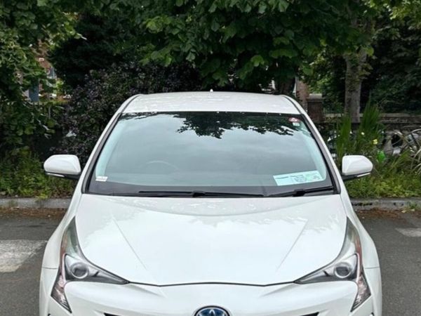 Toyota Prius Hatchback, Petrol Hybrid, 2015, White