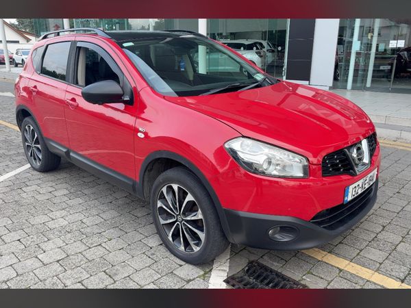 Nissan Qashqai Hatchback, Diesel, 2013, Red
