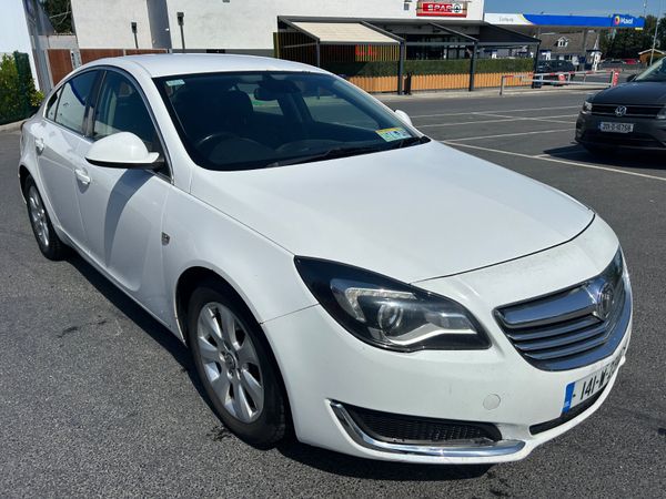 Vauxhall Insignia Hatchback, Diesel, 2014, White