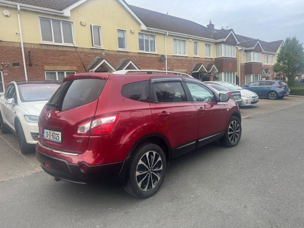 Nissan Qashqai+2 Hatchback, Diesel, 2013, Red