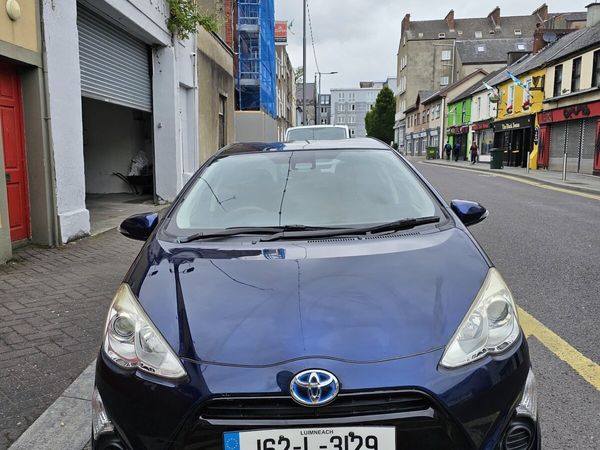 Toyota Aqua Hatchback, Petrol Hybrid, 2016, Blue