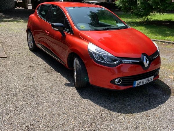 Renault Clio Hatchback, Petrol, 2014, Red