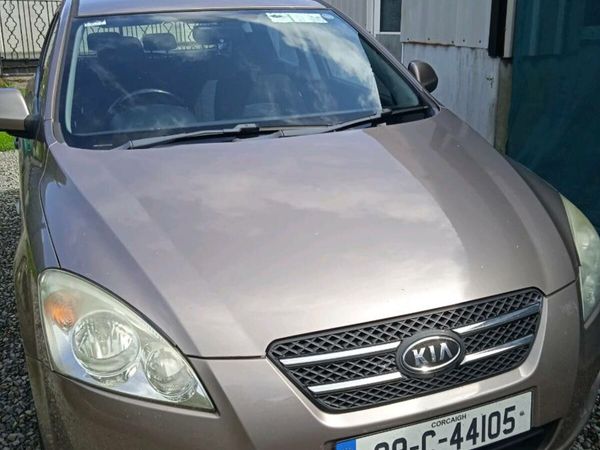 Kia Ceed Hatchback, Diesel, 2009, Bronze