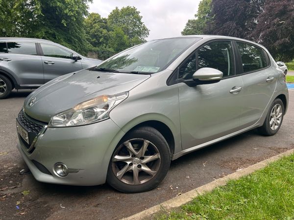 Peugeot 208 Hatchback, Diesel, 2013, Silver