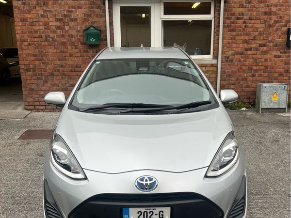 Toyota Aqua Hatchback, Petrol Hybrid, 2020, Silver