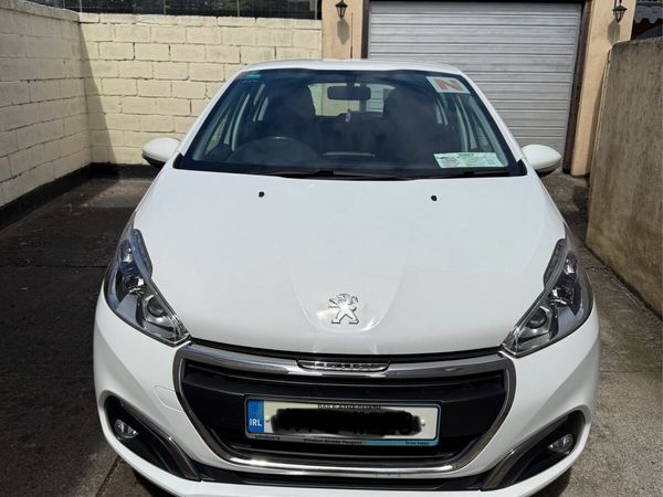 Peugeot 208 Hatchback, Petrol, 2017, White