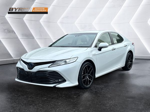 Toyota Camry Saloon, Petrol Hybrid, 2019, White