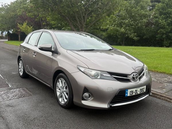 Toyota Auris Hatchback, Petrol, 2013, Bronze