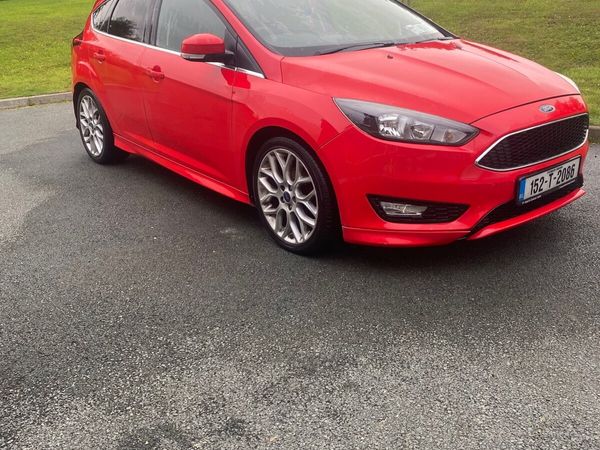 Ford Focus Hatchback, Diesel, 2015, Red