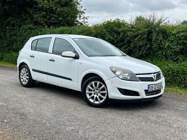 Opel Astra Hatchback, Diesel, 2009, White