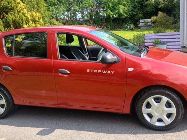 Dacia Sandero Hatchback, Petrol, 2016, Red