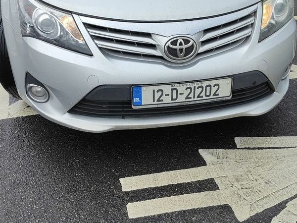 Toyota Avensis Saloon, Diesel, 2012, Silver