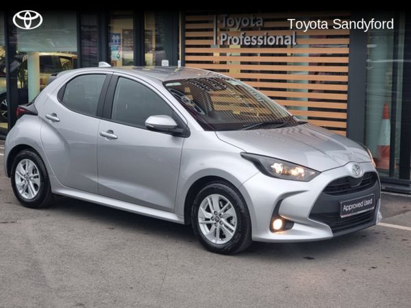 Toyota Yaris Hatchback, Petrol Hybrid, 2024, Silver