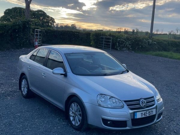 Volkswagen Jetta Saloon, Diesel, 2011, Silver