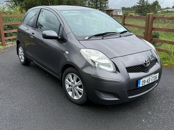 Toyota Yaris Hatchback, Petrol, 2009, Grey
