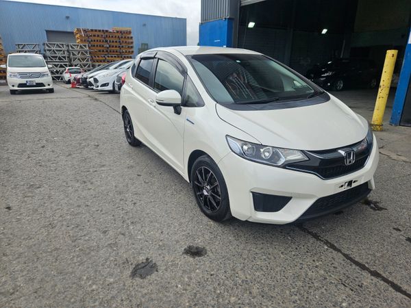 Honda Fit Hatchback, Petrol Hybrid, 2016, White