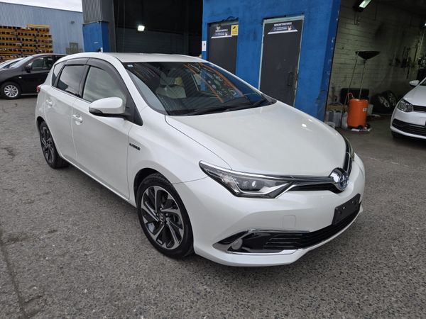Toyota Auris Hatchback, Petrol Hybrid, 2017, White