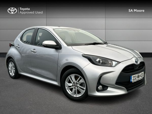 Toyota Yaris Hatchback, Petrol Hybrid, 2023, Silver