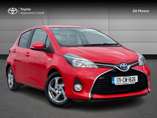 Toyota Yaris Hatchback, Petrol Hybrid, 2017, Red