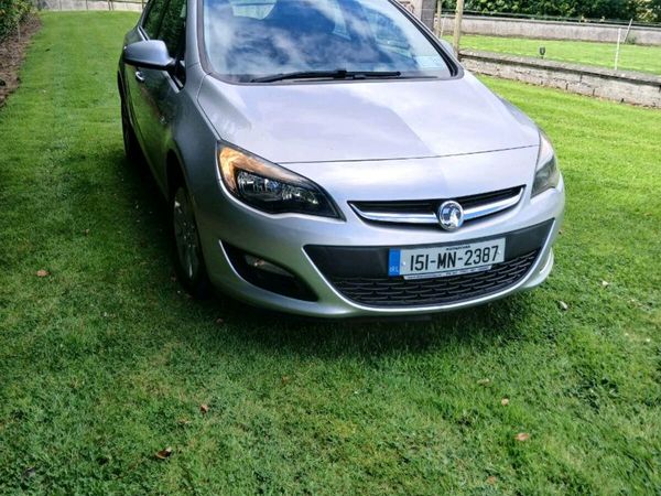 Vauxhall Astra Hatchback, Diesel, 2015, Silver