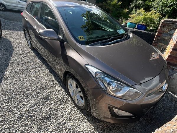 Hyundai i30 Estate/Jeep, Diesel, 2012, Bronze