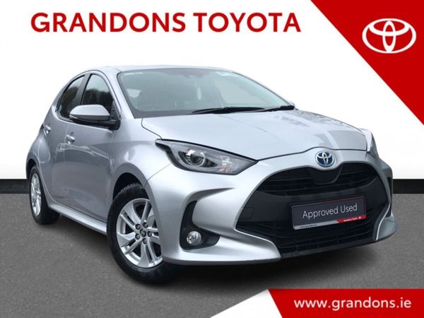 Toyota Yaris Hatchback, Petrol Hybrid, 2023, Silver