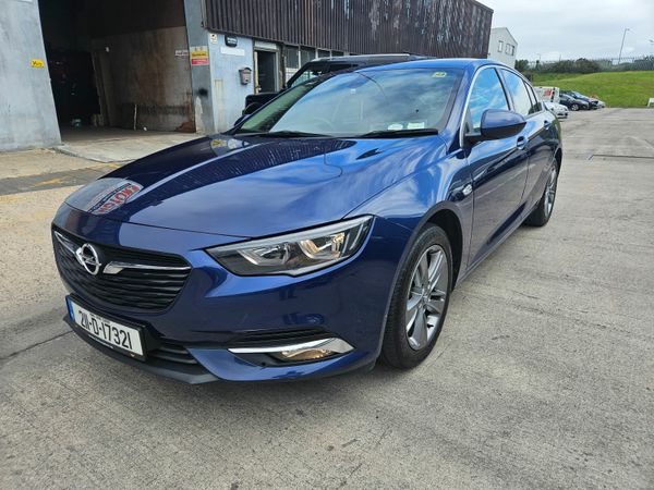 Opel Insignia Hatchback, Diesel, 2021, Blue