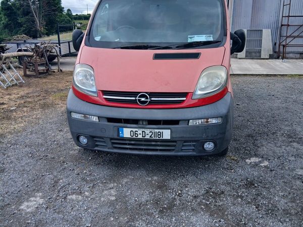 Opel Vivaro Van, Diesel, 2006, Red