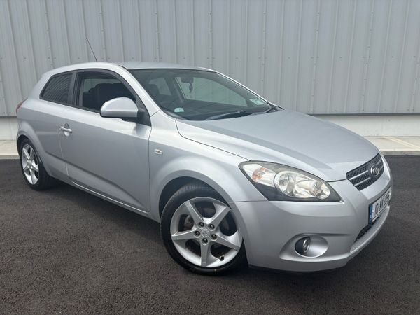 Kia Ceed Hatchback, Diesel, 2010, Silver