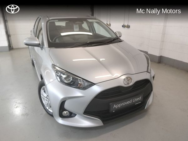 Toyota Yaris Hatchback, Petrol Hybrid, 2024, Silver