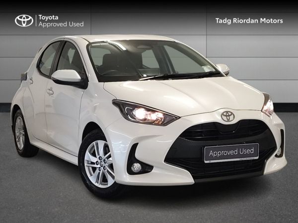 Toyota Yaris Hatchback, Petrol Hybrid, 2024, White