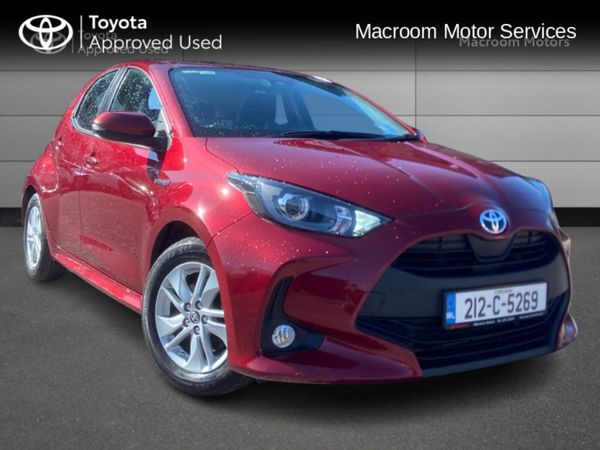 Toyota Yaris Hatchback, Petrol Hybrid, 2021, Red