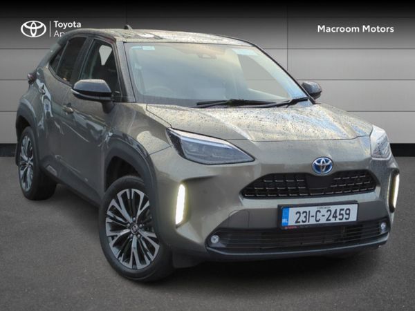 Toyota Yaris Hatchback, Petrol Hybrid, 2023, Green