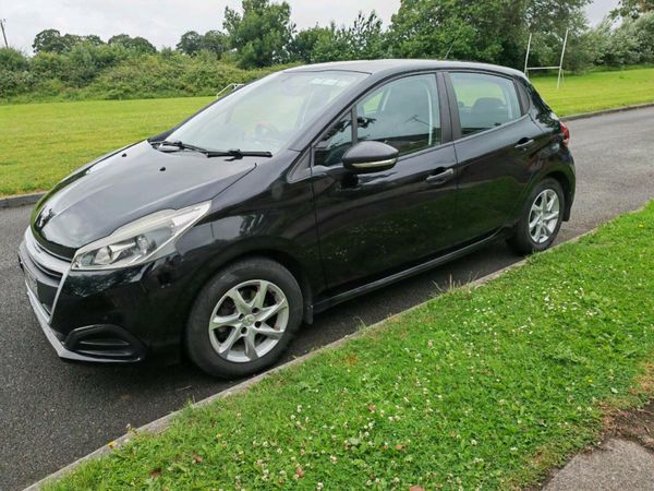 Peugeot 208 Hatchback, Diesel, 2016, Black