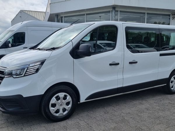 Renault Trafic Minibus, Diesel, 2023, White