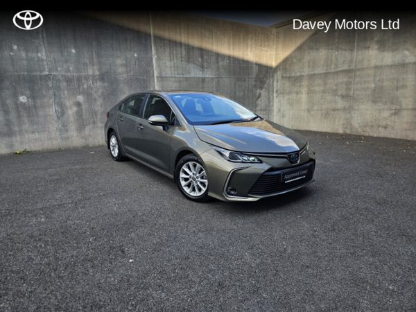 Toyota Corolla Saloon, Petrol Hybrid, 2022, Green