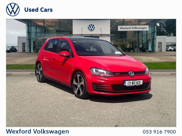 Volkswagen Golf Hatchback, Petrol, 2017, Red