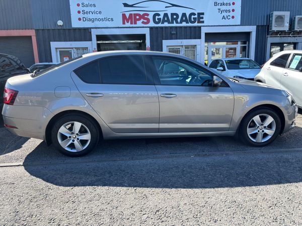 Skoda Octavia Saloon, Diesel, 2018, Grey