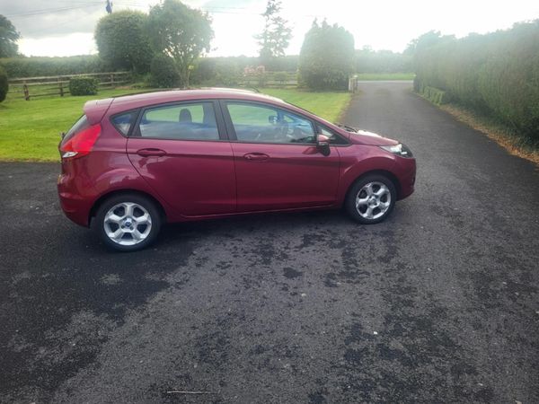 Ford Fiesta Hatchback, Petrol, 2010, Red
