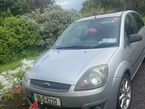 Ford Fiesta Hatchback, Petrol, 2006, Silver