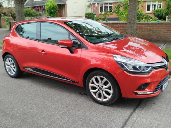 Renault Clio Hatchback, Petrol, 2018, Red