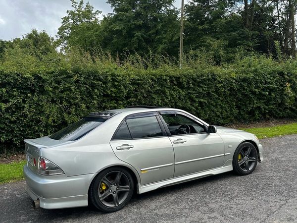 Lexus IS Saloon, Petrol, 2002, White
