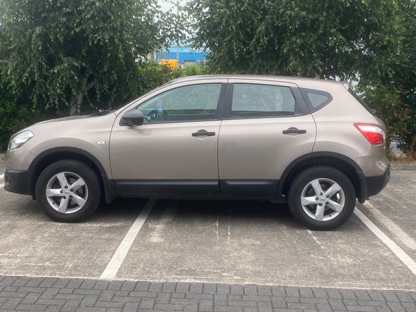 Nissan Qashqai Hatchback, Diesel, 2012, Brown