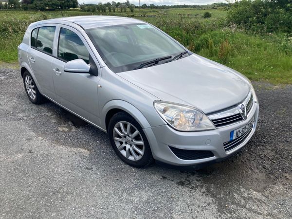 Vauxhall Astra Hatchback, Diesel, 2010, Silver
