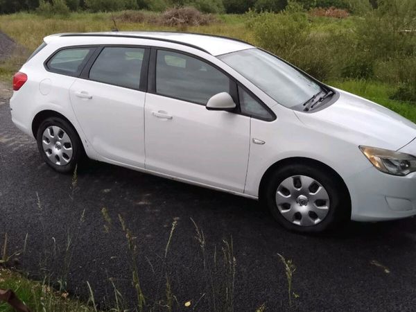Vauxhall Astra Estate, Diesel, 2012, White