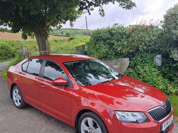 Skoda Octavia Saloon, Petrol, 2014, Red