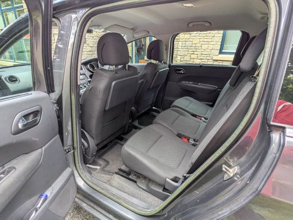 Peugeot 5008 MPV, Diesel, 2012, Grey