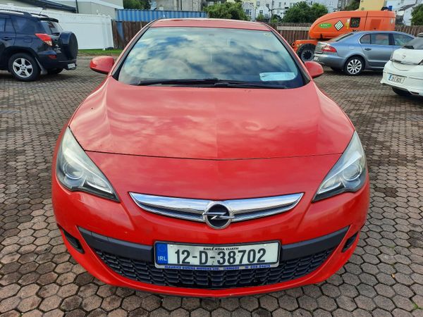 Opel Astra Hatchback, Diesel, 2012, Red