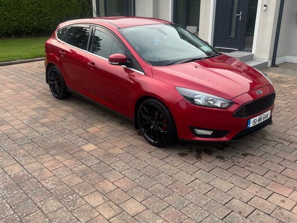 Ford Focus Hatchback, Diesel, 2015, Red