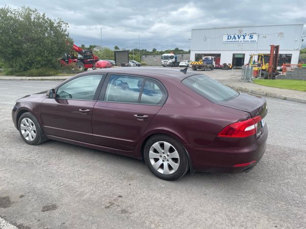 Skoda Superb Hatchback, Diesel, 2014, Red